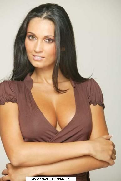 nicoleta luciu aka roza sedintza foto:*