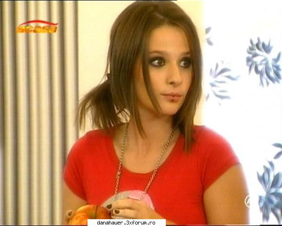 adina stie de acest forum..si mi`a promis k va intra si ne va scrie..si ea si selena:d adina galupa